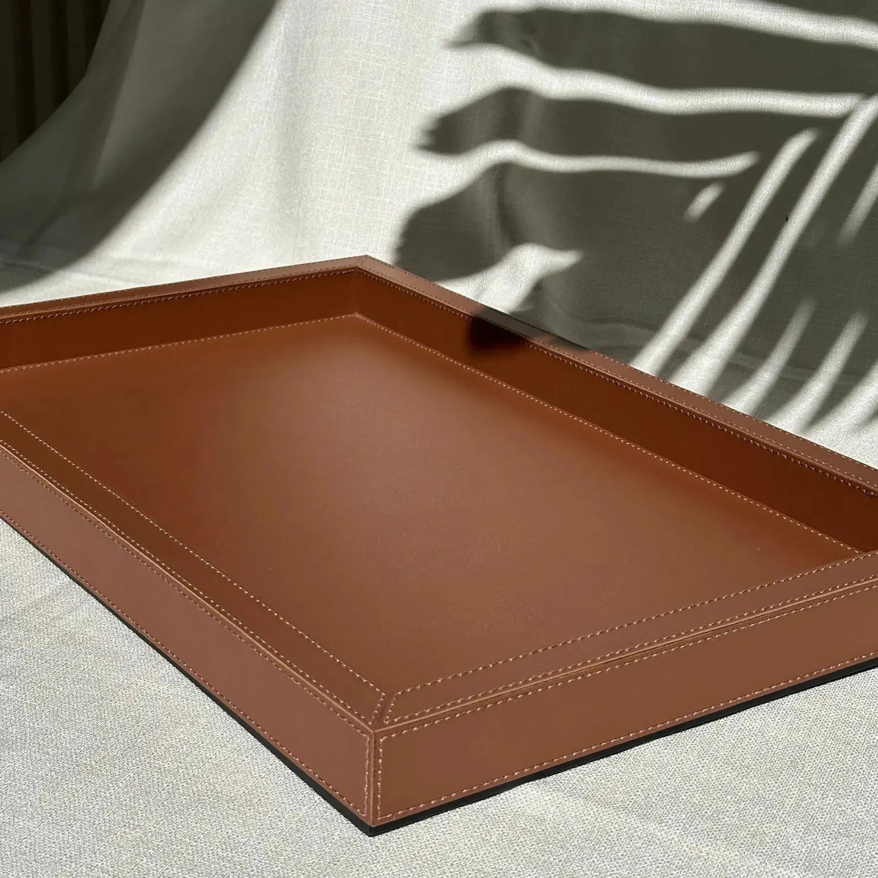 Bandeja Agata Pequena MDF 43x26,4 Couro Vegano Montana Havana