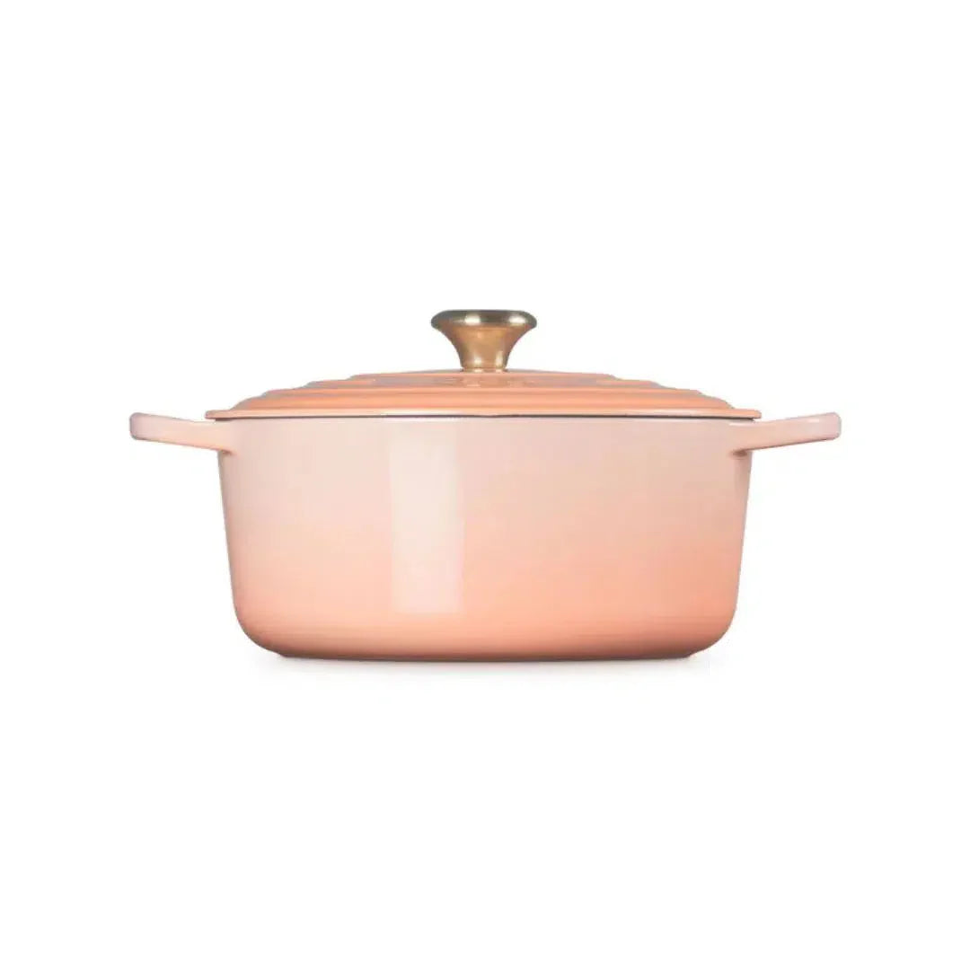 Panela Le Creuset Redonda Signature Peche com Pegador Dourado 2,4L 20cm