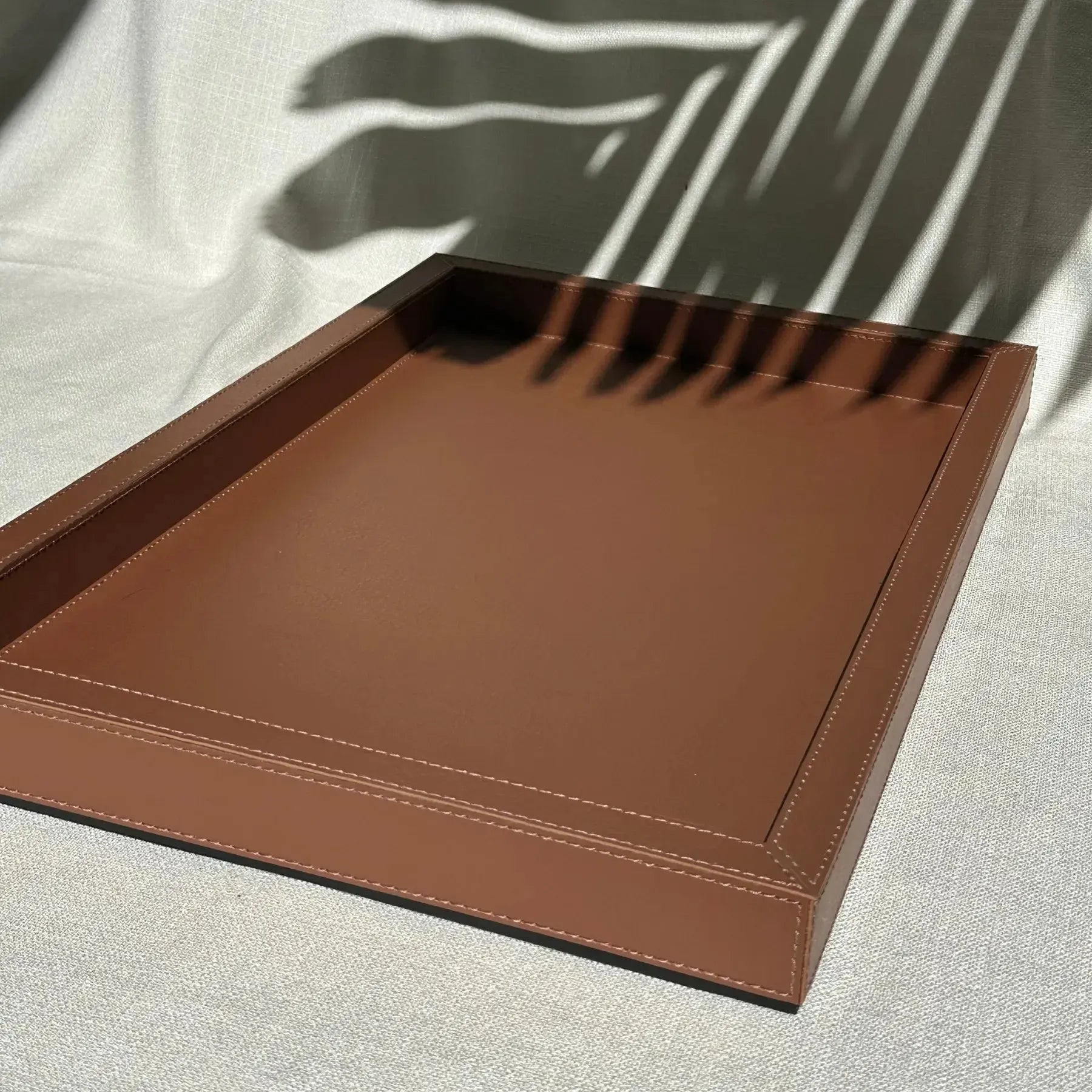 Bandeja Agata Pequena MDF 43x26,4 Couro Vegano Montana Havana
