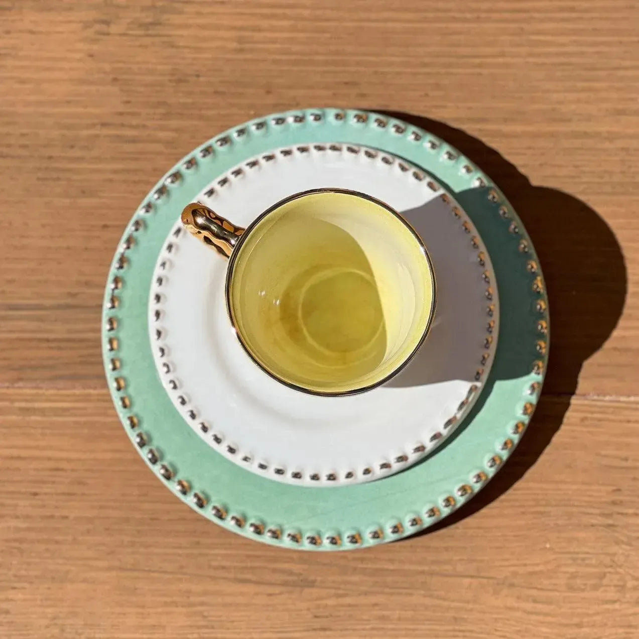 Jogo 6 Xícaras de Café com Pires Cerâmica Brasilis Colors com Filete em Ouro 100ml Scalla