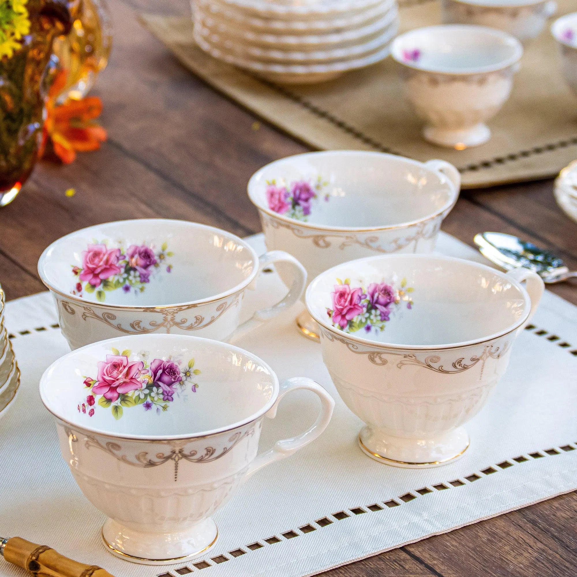 Jogo 6 Xícaras de Chá com Pires New Bone China Mon Cheri 220ml L'Hermitage