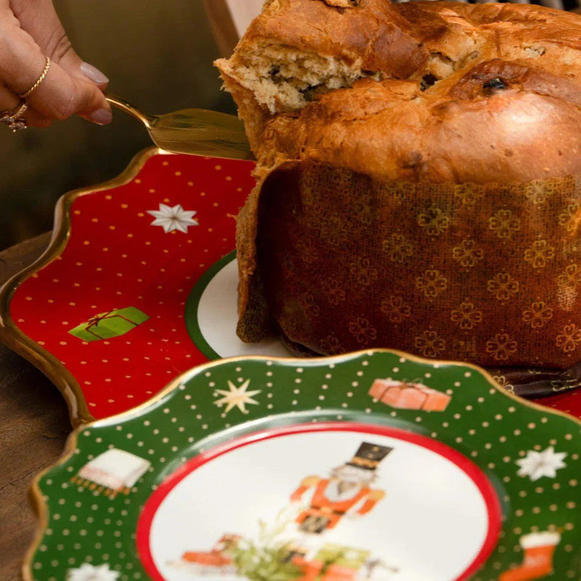 Porta Petit Four com Pé Cerâmica Christmas Gifts  com Ouro Scalla